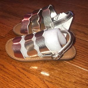Tri-gold Gap toddler girl sandals. Never worn!